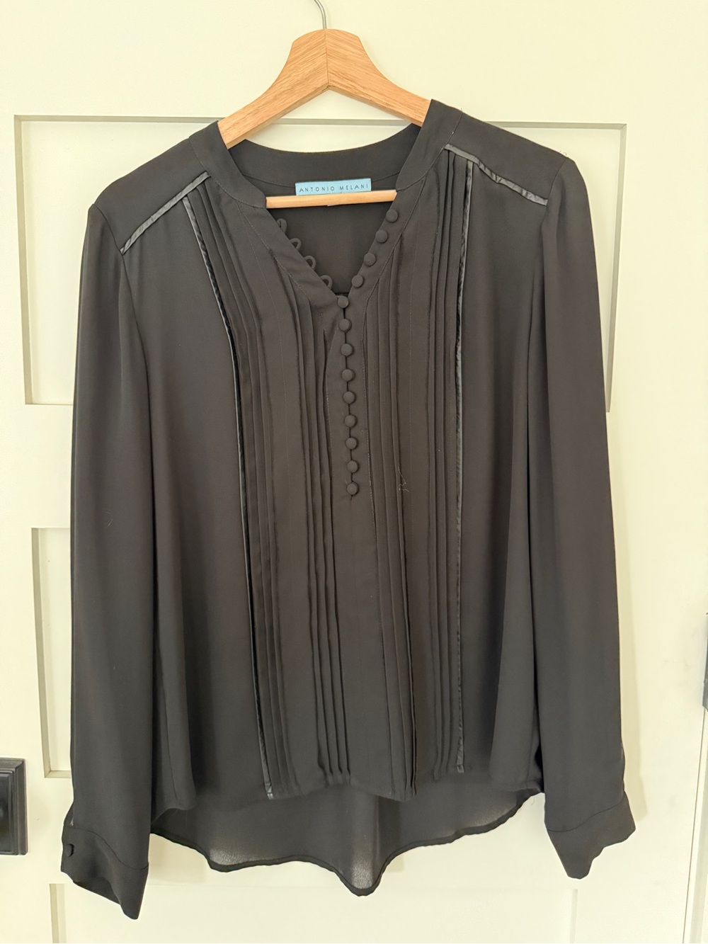 ANTONIO MELANI Black Pintuck Button-Front Blouse